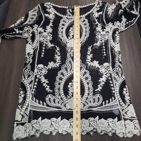 You Are Not Alone Black and White Sheer Lace Top Size Medium - Picture 10 of 12